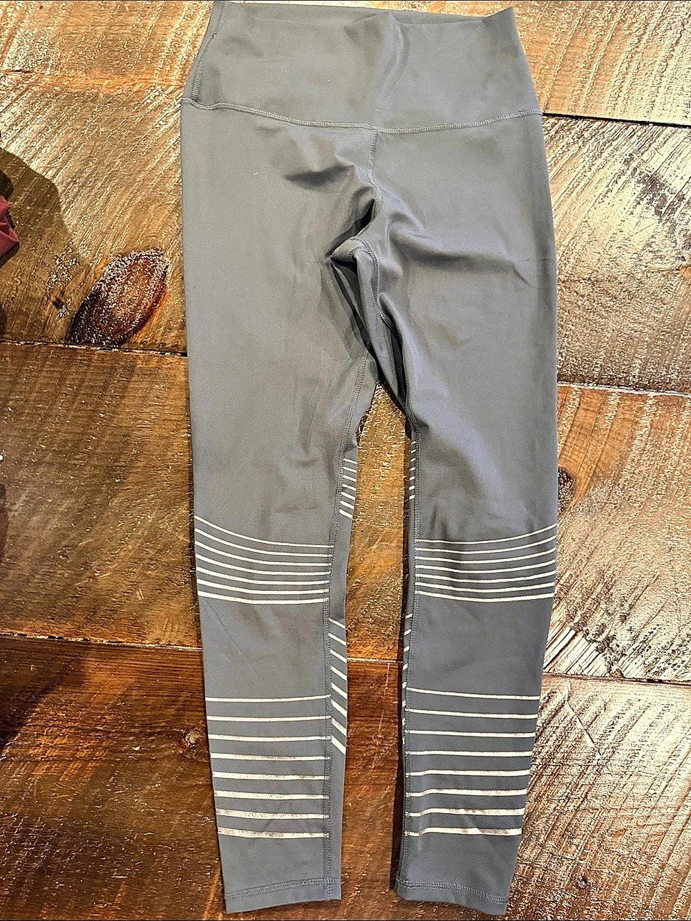 Zobha Striped Athletic Leggings in Gray Large Like New
